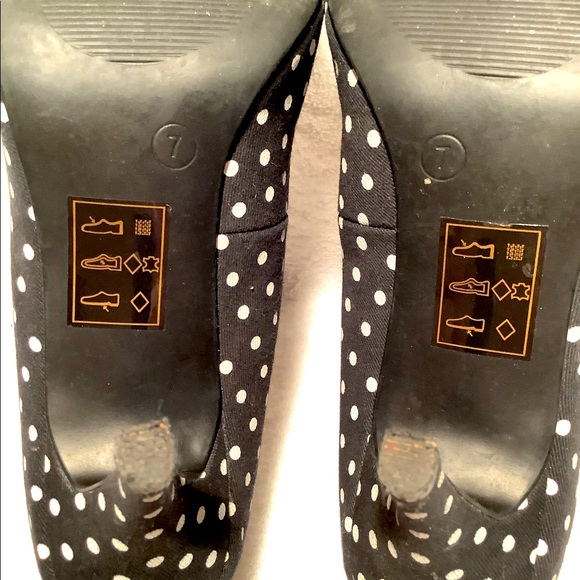 Le Chateau polka dot material pumps - Picture 5 of 5